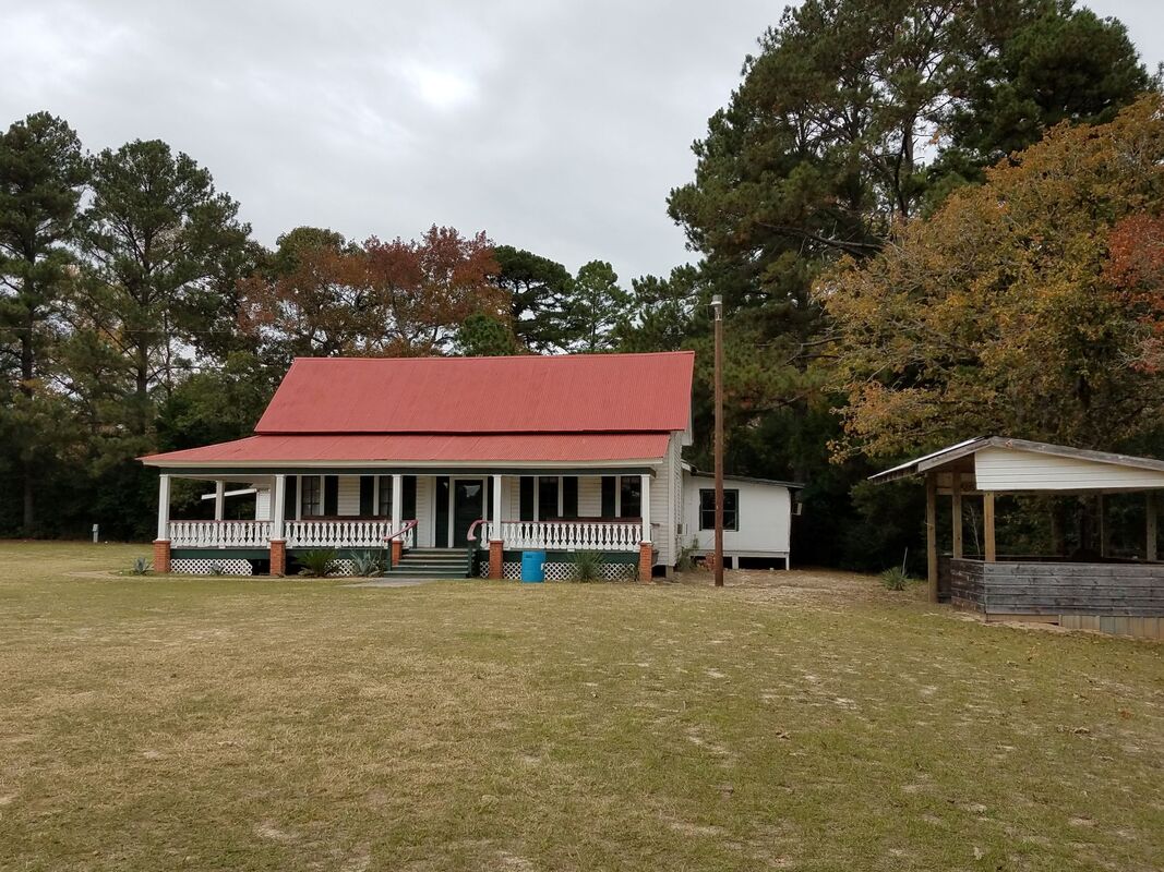 A lodging house at Salmon Lake Park in Grapeland, Texas