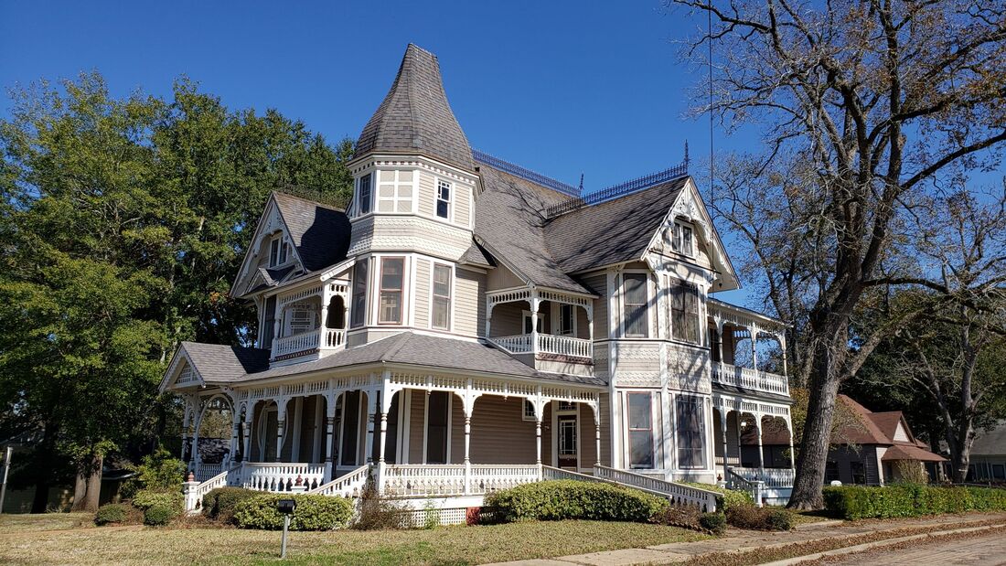 Downes-Aldrich House in Crockett, Texas